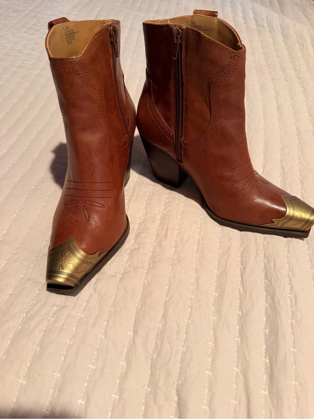 Giani Bini Women's Brown Leather Western Ankle Boots with Gold Toe Caps 6.5